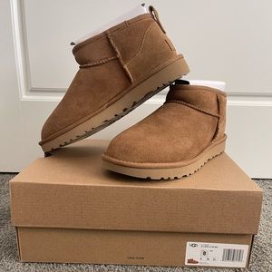 NWT Ultra Mini UGGS Classic-Chestnut Women’s Size 8